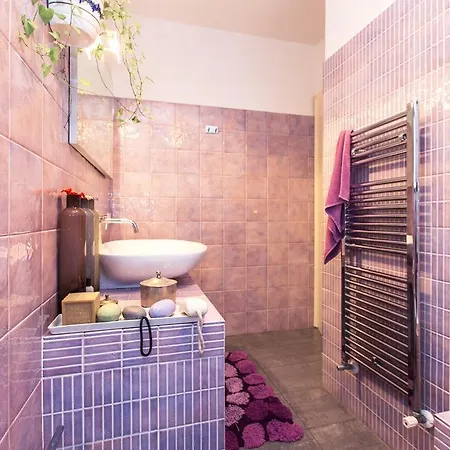 Red Carpet Luxury * Rom