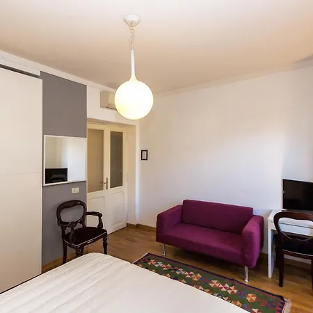 Red Carpet Luxury Rom